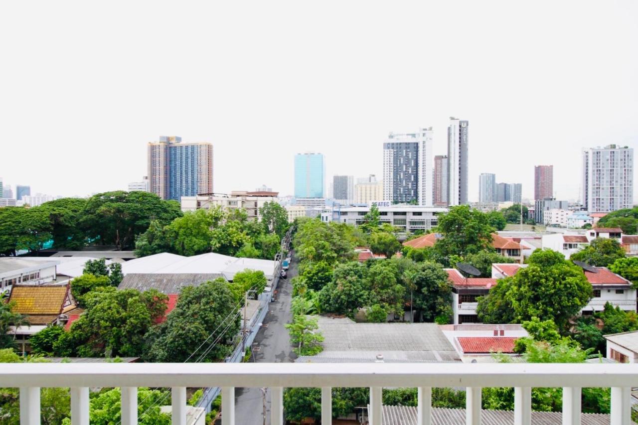 Town Sukhumvit 71 Apartment Банкок Екстериор снимка