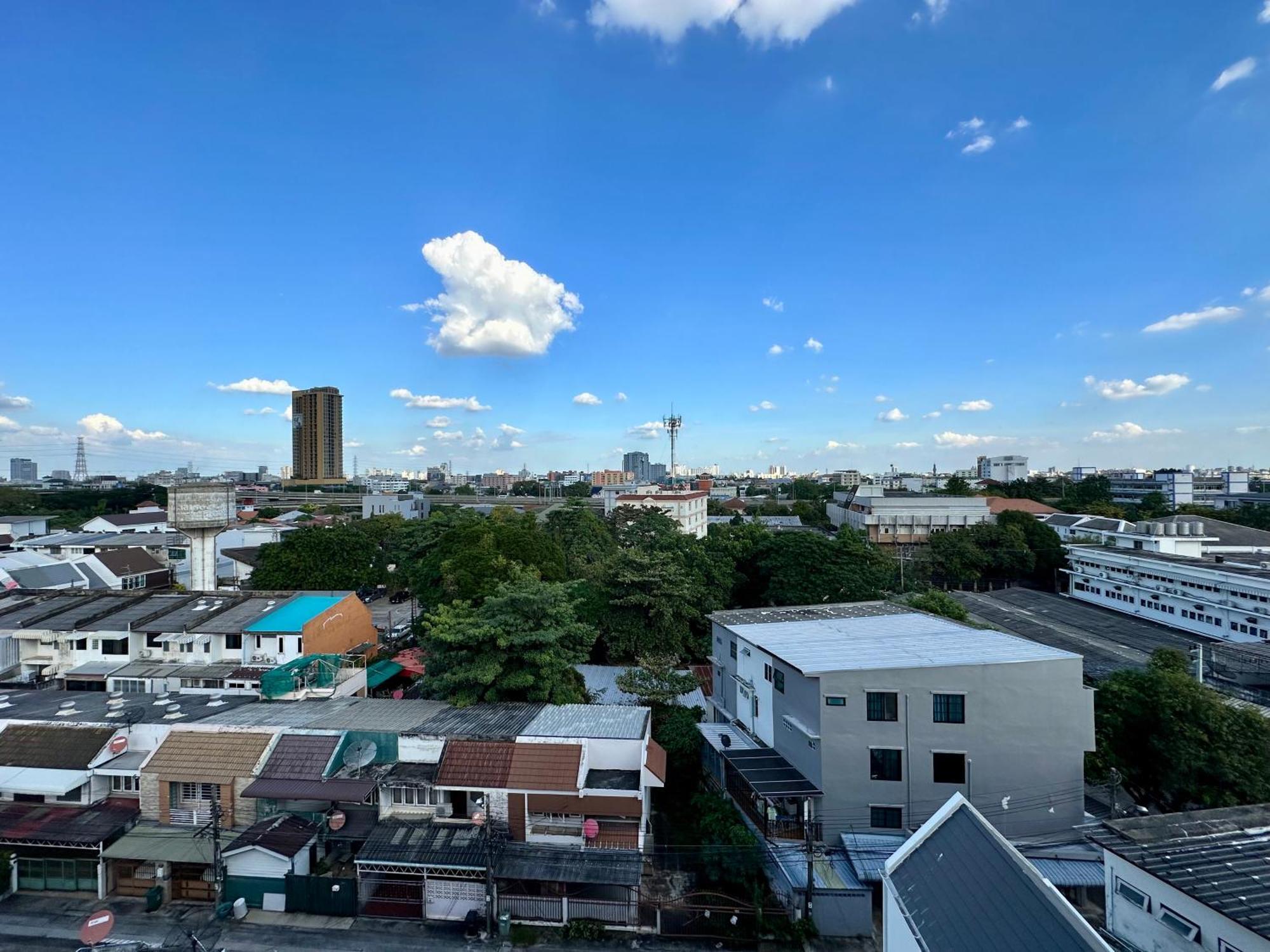 Town Sukhumvit 71 Apartment Банкок Екстериор снимка