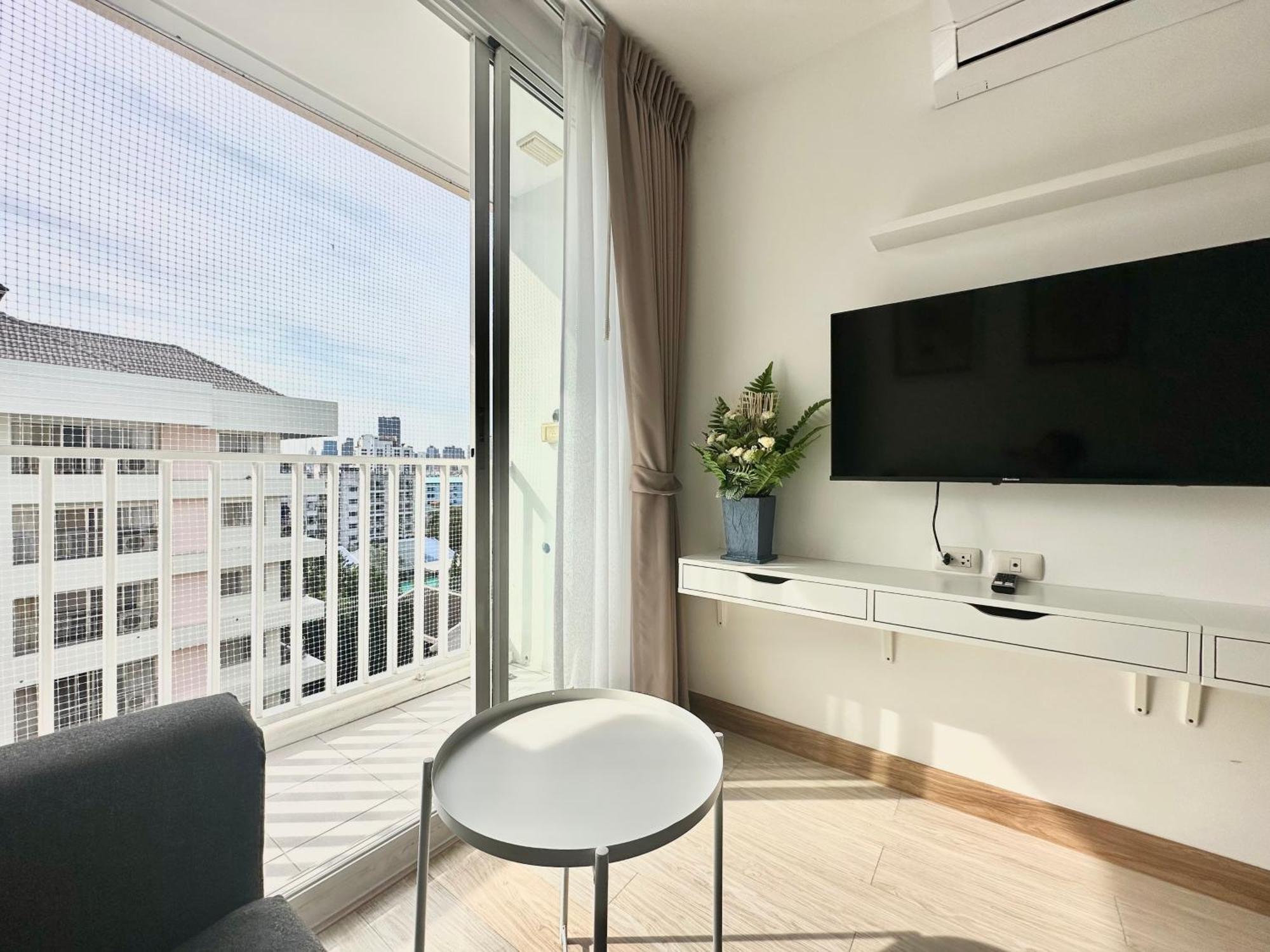 Town Sukhumvit 71 Apartment Банкок Екстериор снимка